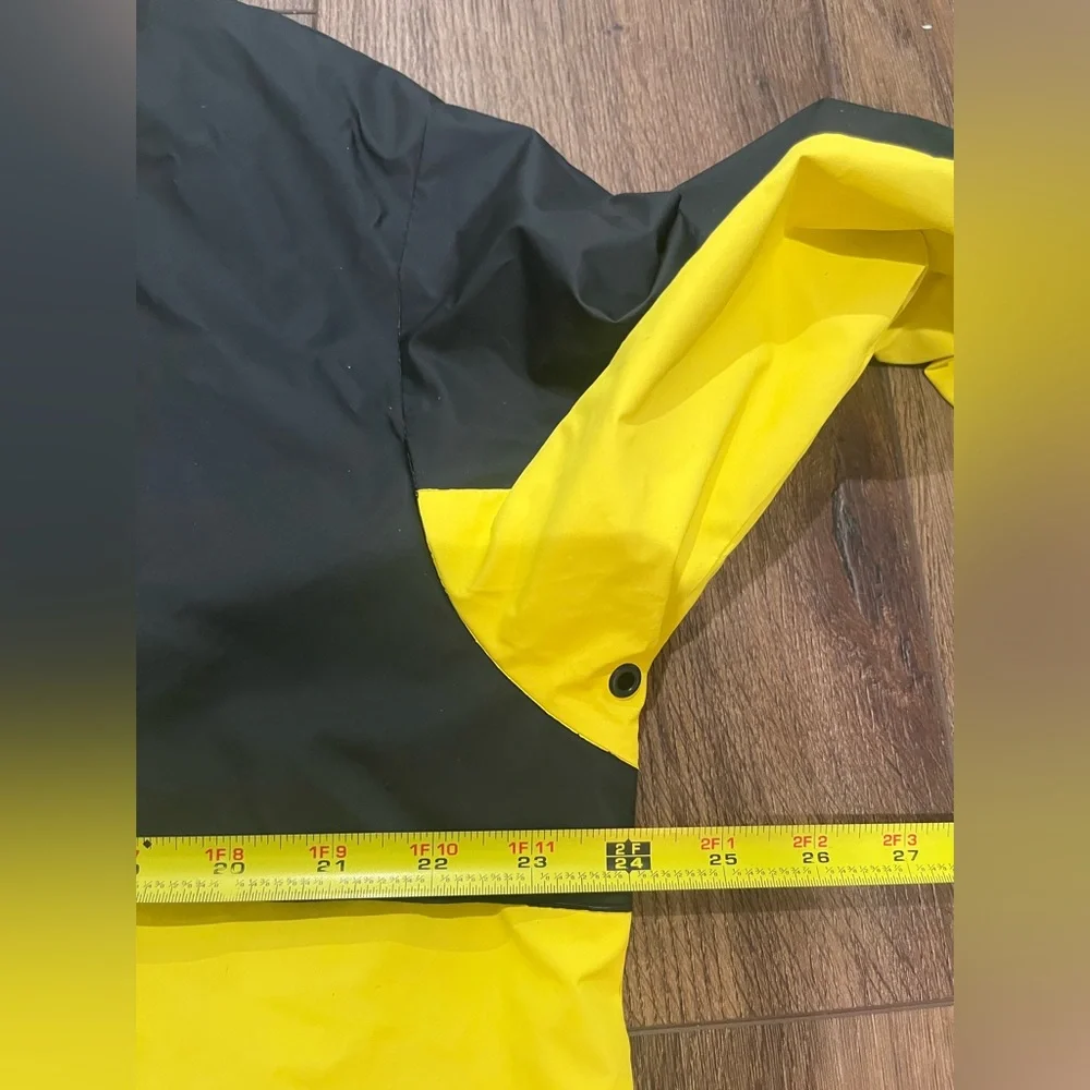 Northeast Outfitters Rugged Outdoors Men’s Size Medium Yellow Hooded Rain Jacket